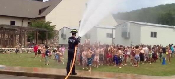Feuerwehr sorgt für Abkühlung und erntet Beschwerden